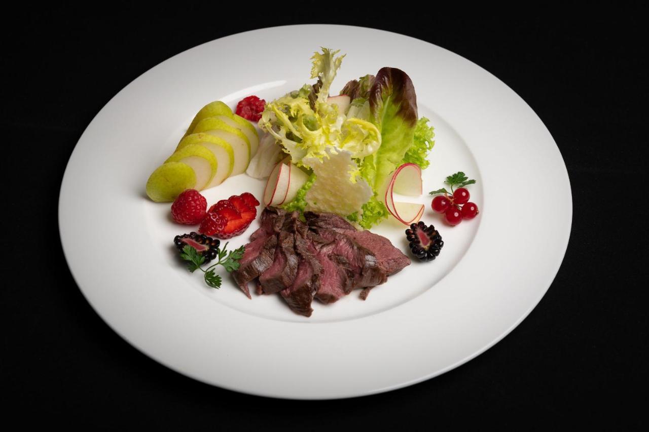 Hotel Crusch Alba แซร์เนซ ภายนอก รูปภาพ