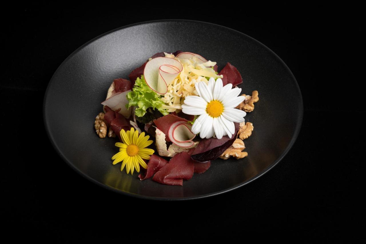 Hotel Crusch Alba แซร์เนซ ภายนอก รูปภาพ
