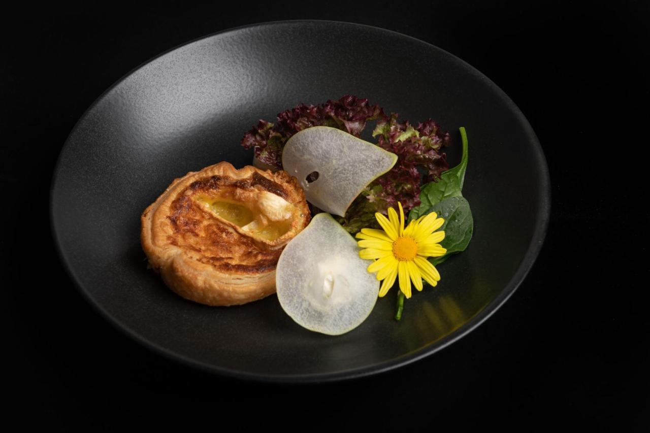 Hotel Crusch Alba แซร์เนซ ภายนอก รูปภาพ
