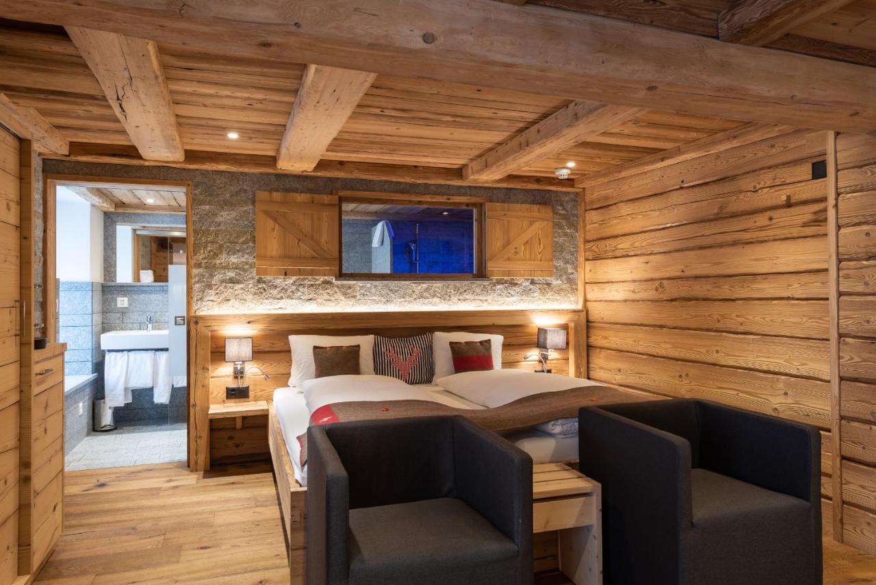 Hotel Crusch Alba แซร์เนซ ภายนอก รูปภาพ