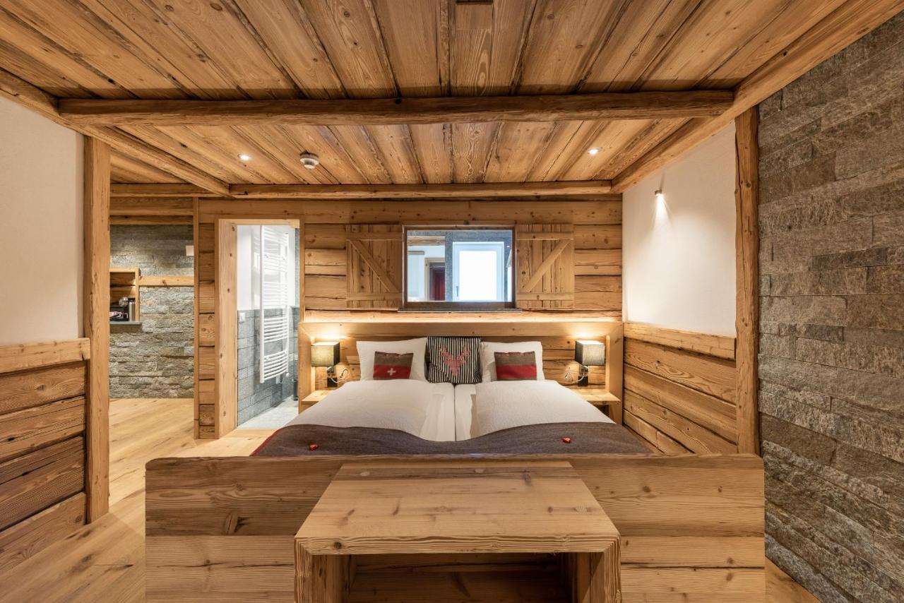 Hotel Crusch Alba แซร์เนซ ภายนอก รูปภาพ