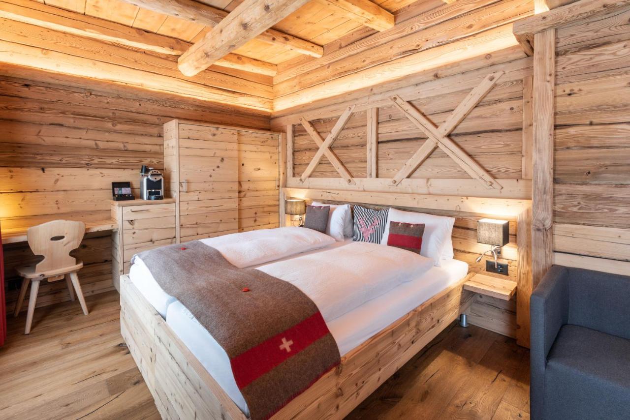Hotel Crusch Alba แซร์เนซ ภายนอก รูปภาพ