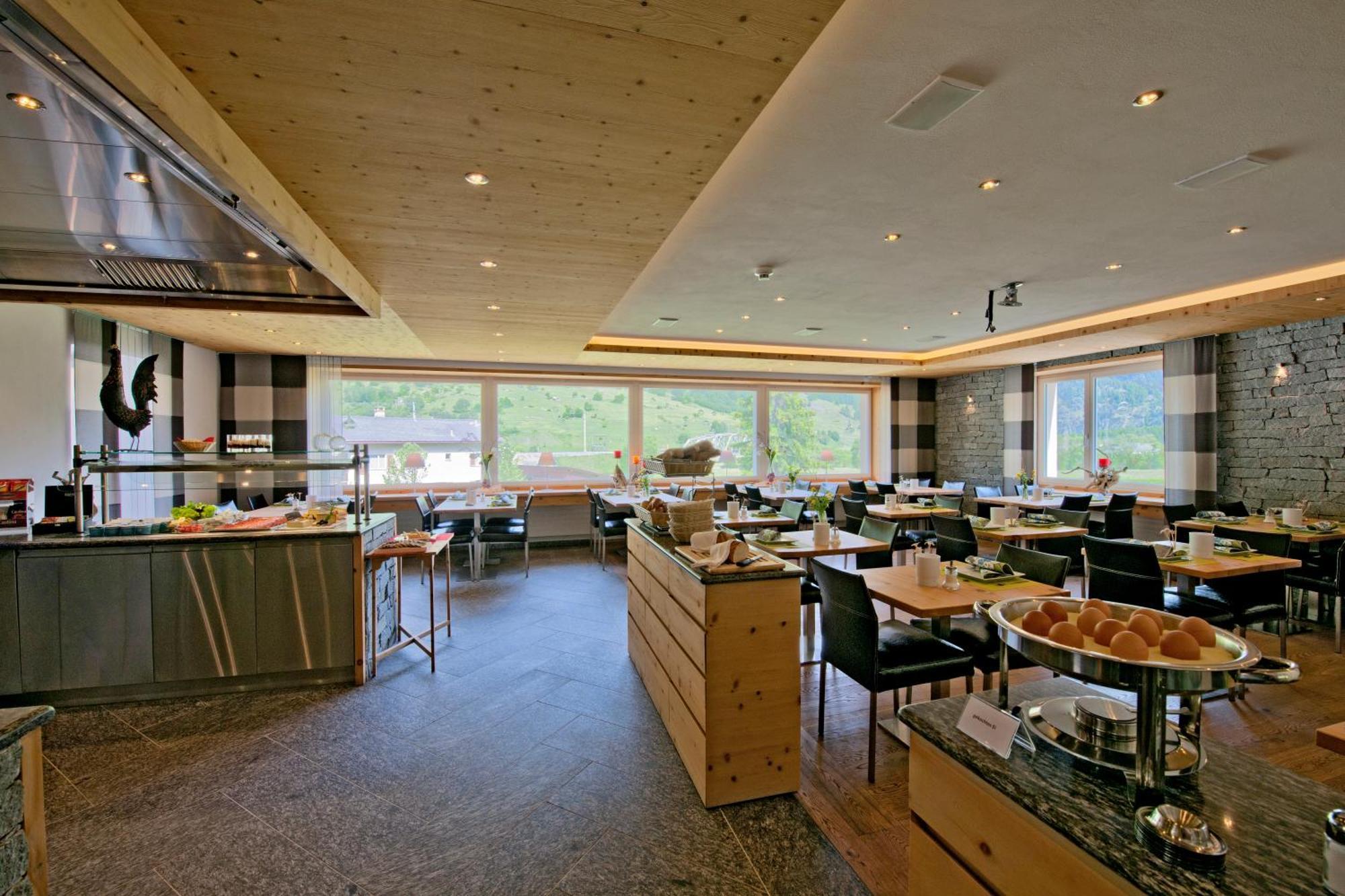 Hotel Crusch Alba แซร์เนซ ภายนอก รูปภาพ