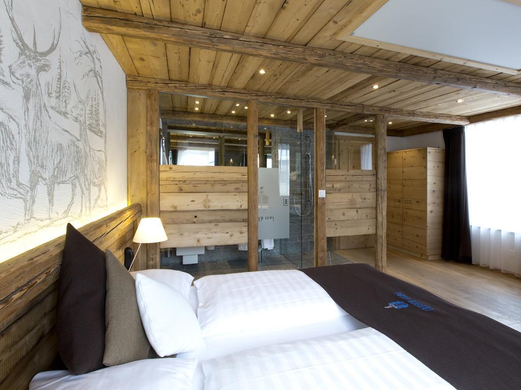 Hotel Crusch Alba แซร์เนซ ภายนอก รูปภาพ