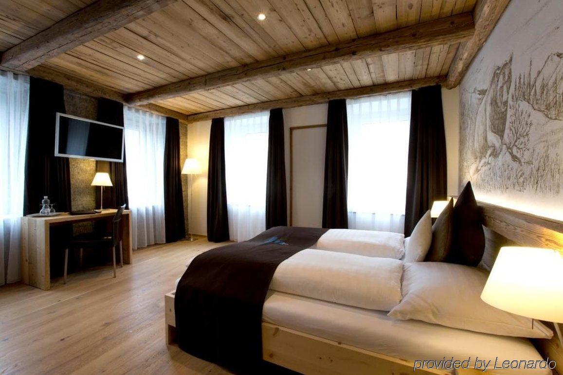 Hotel Crusch Alba แซร์เนซ ภายนอก รูปภาพ