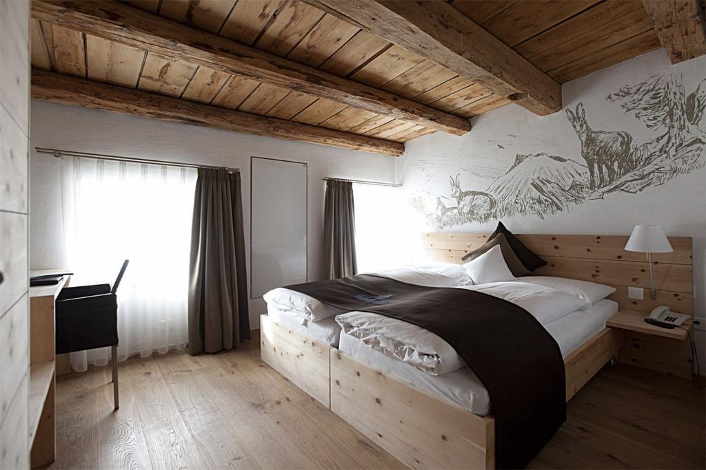 Hotel Crusch Alba แซร์เนซ ภายนอก รูปภาพ