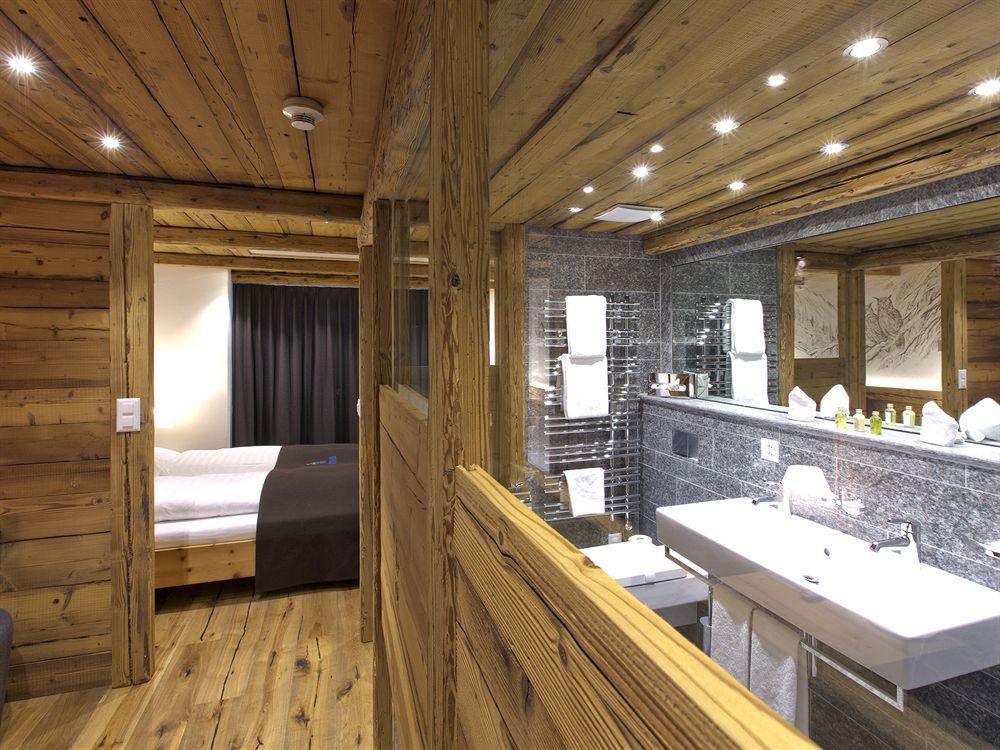 Hotel Crusch Alba แซร์เนซ ภายนอก รูปภาพ