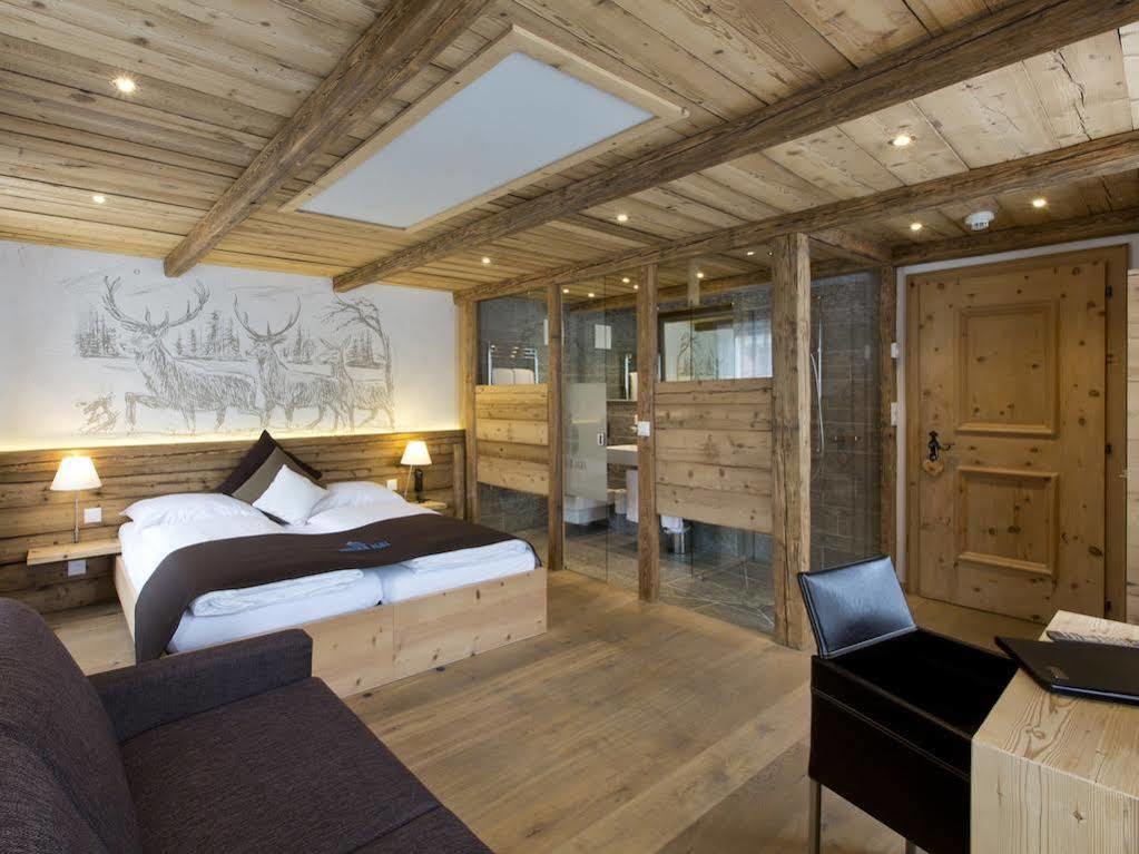 Hotel Crusch Alba แซร์เนซ ภายนอก รูปภาพ
