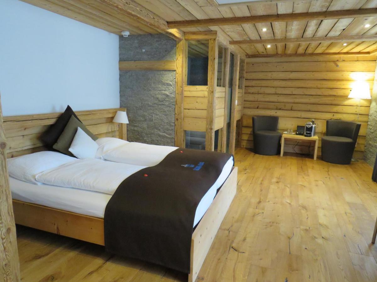 Hotel Crusch Alba แซร์เนซ ภายนอก รูปภาพ